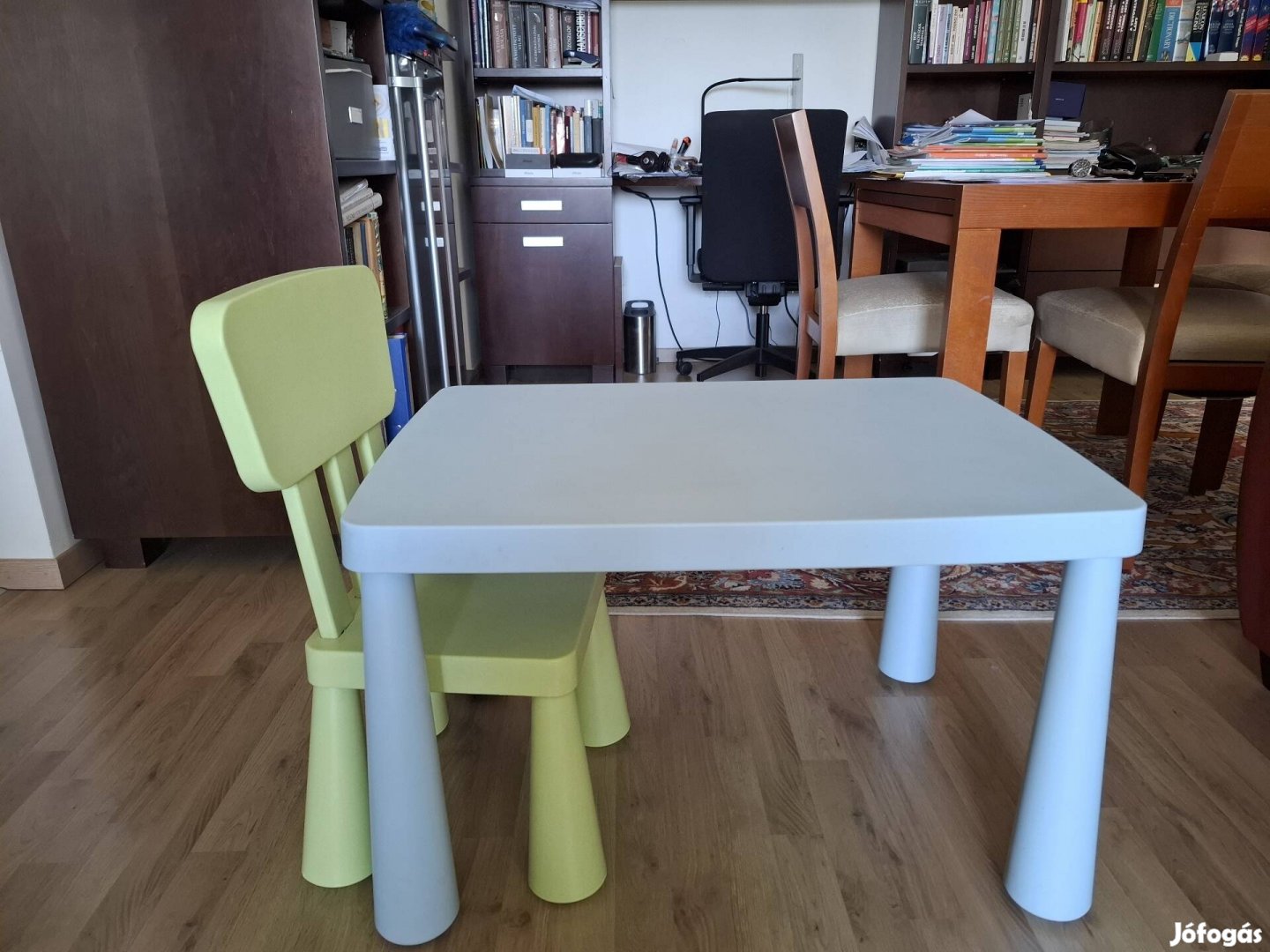 Ikeás gyerek asztal és két szék