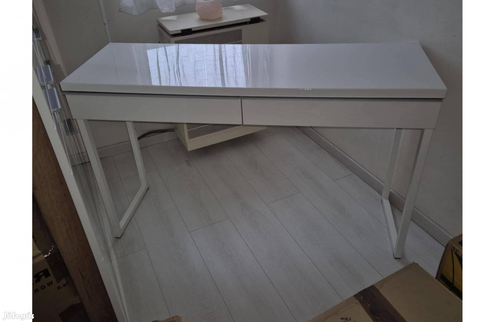Ikeás íróasztal eladó (Magasfényű)