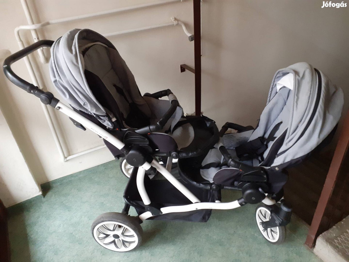 Iker babakocsi 3 részes, szürke színben.