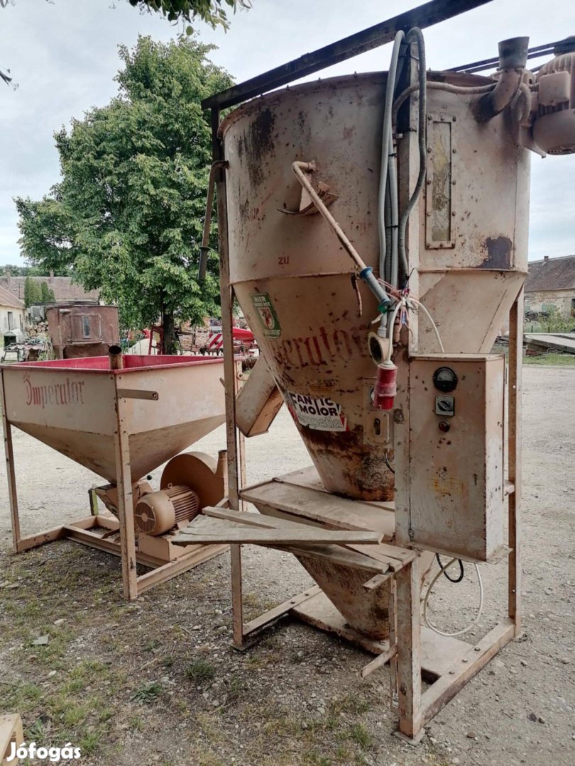 Imperator 500 kg.-os tápkeverő darálóval egybeépítve
