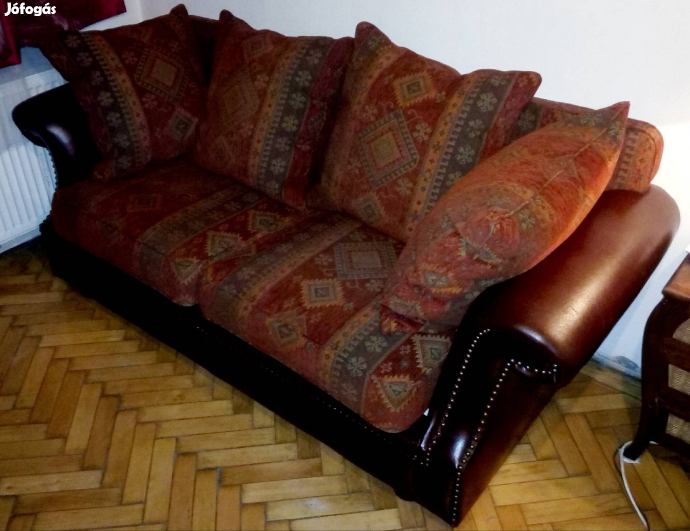 Impozáns Megrendelésre Készült Bőr-Kárpít Kanapé