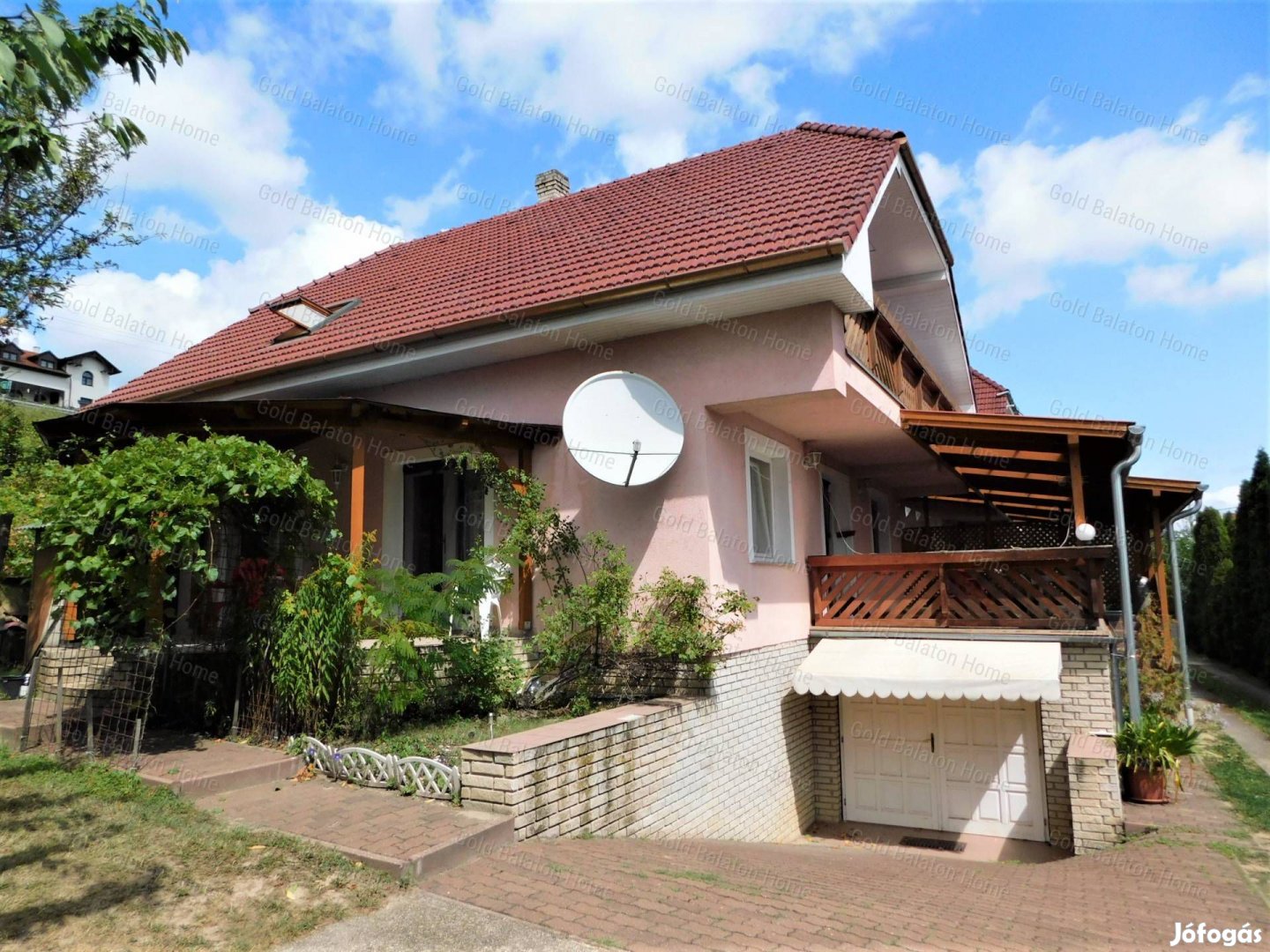 Impozáns, BALATONI panorámás családi ház Balatongyörökön