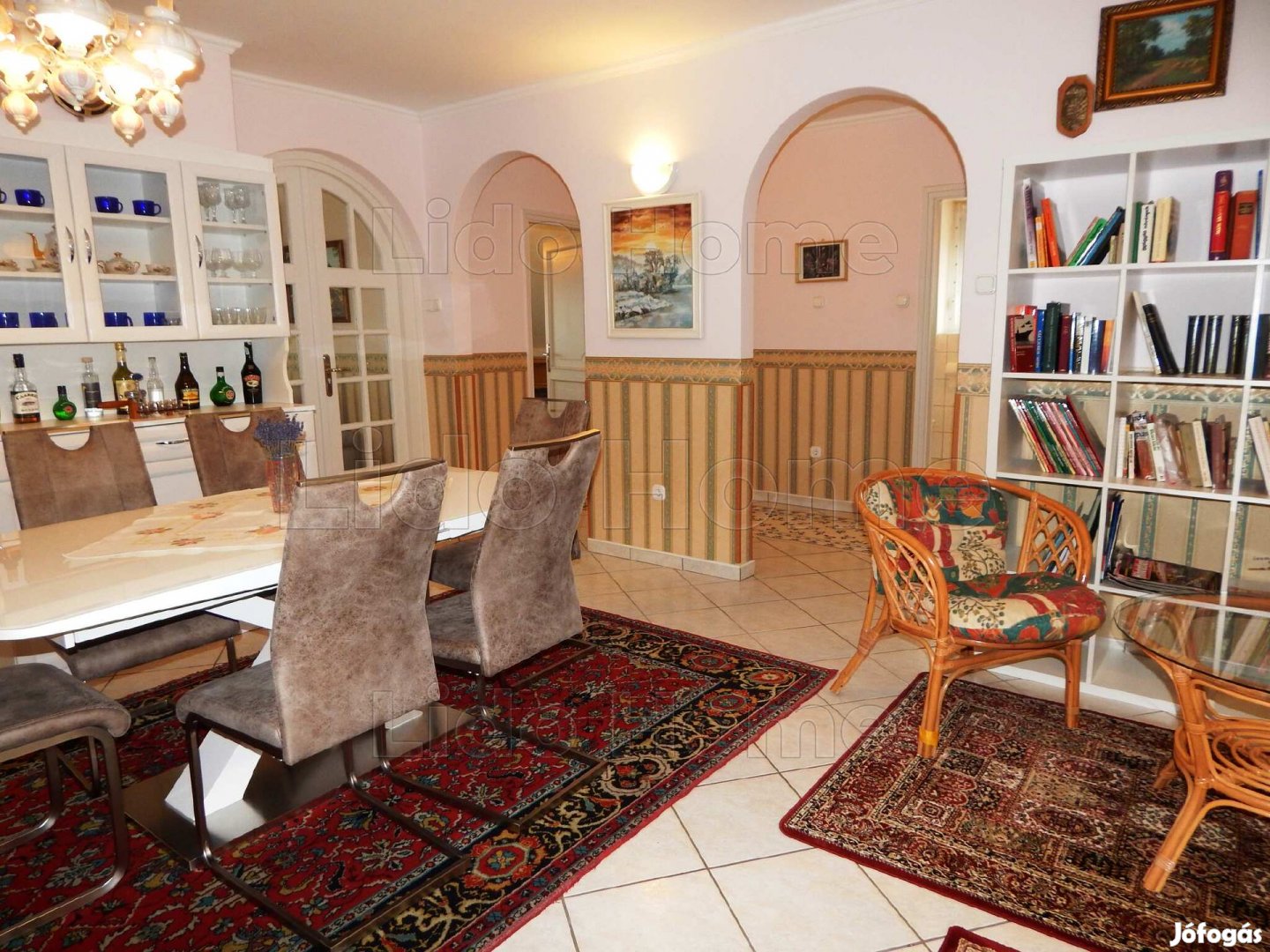 Impozáns, tágas téglalakás hosszú távra kiadó Alsóörsön