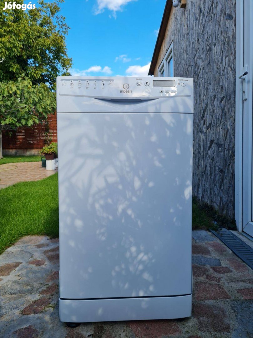 Indesit A+ pult alá helyezhető 10 terítékes mosogatógép(45 cm széles)