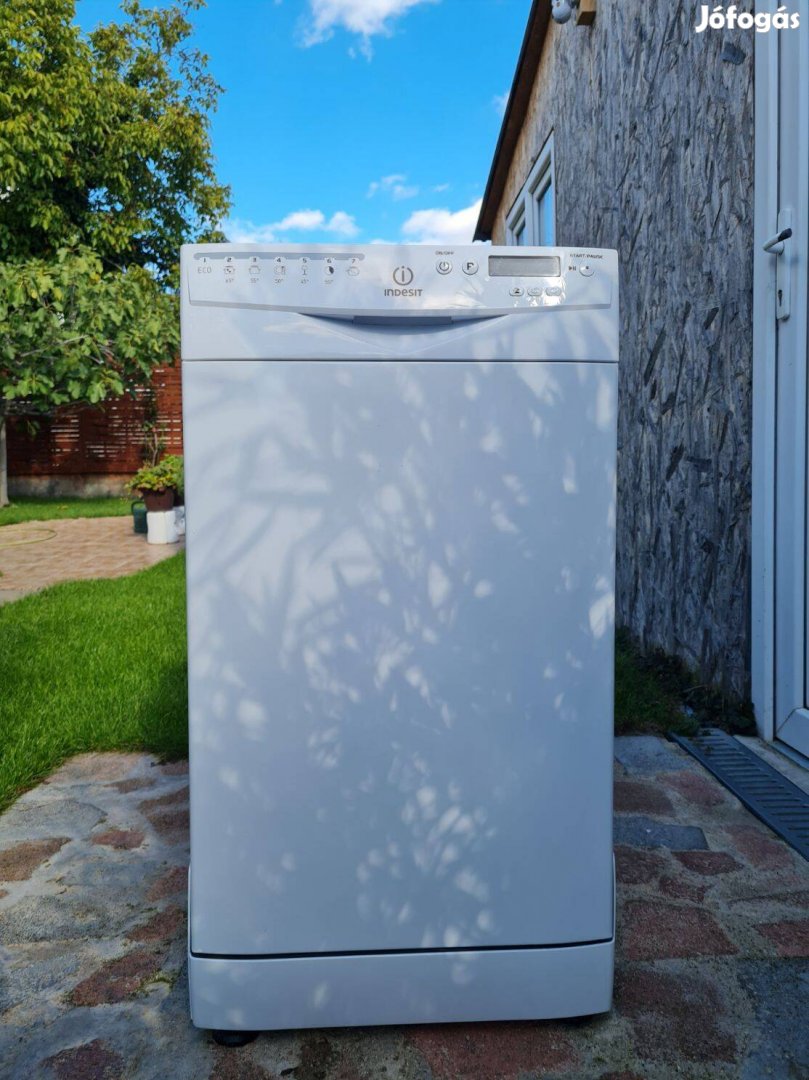 Indesit A+ pult alá helyezhető 10 terítékes mosogatógép(45 cm széles)