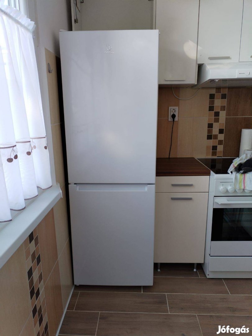 Indesit LR7S2W Hűtőszekrény, hűtőgép (szabadonálló, fehér)