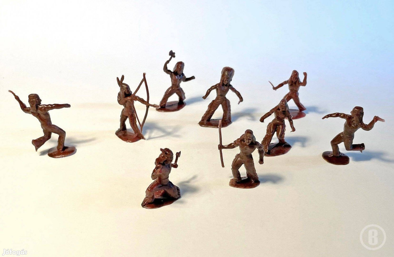 Indián harcosok: 9 kis méretű figura (kb. 3 cm) /régi műanyag játék