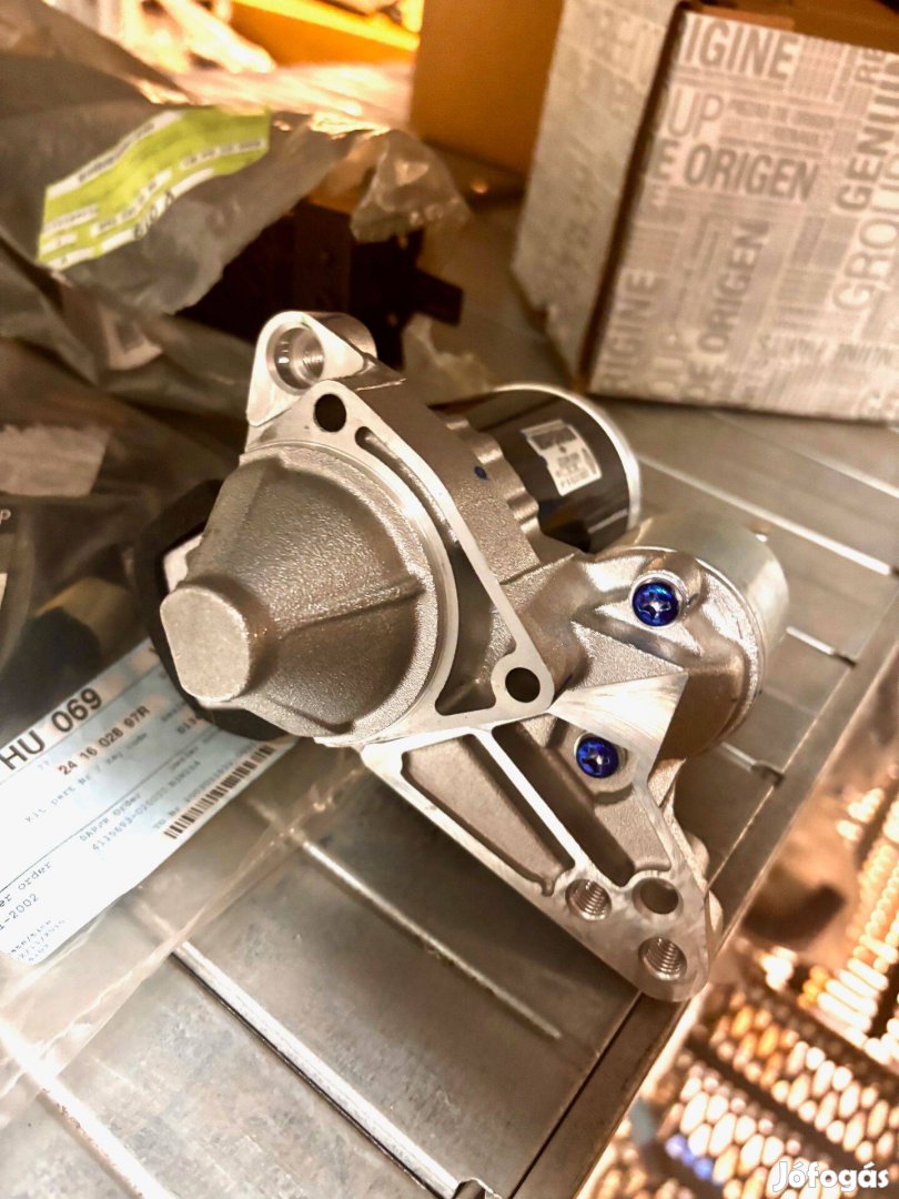 Indító motor 233000779r