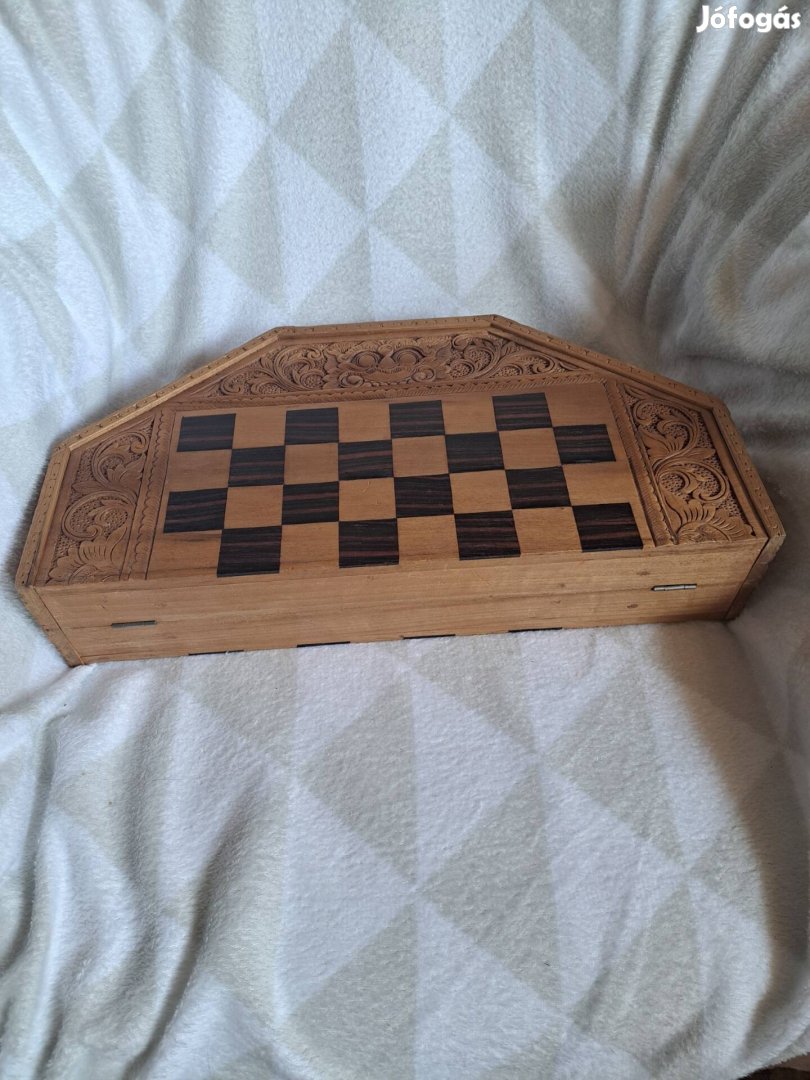 Indonéz látványos, kézzel faragott sakk-készlet