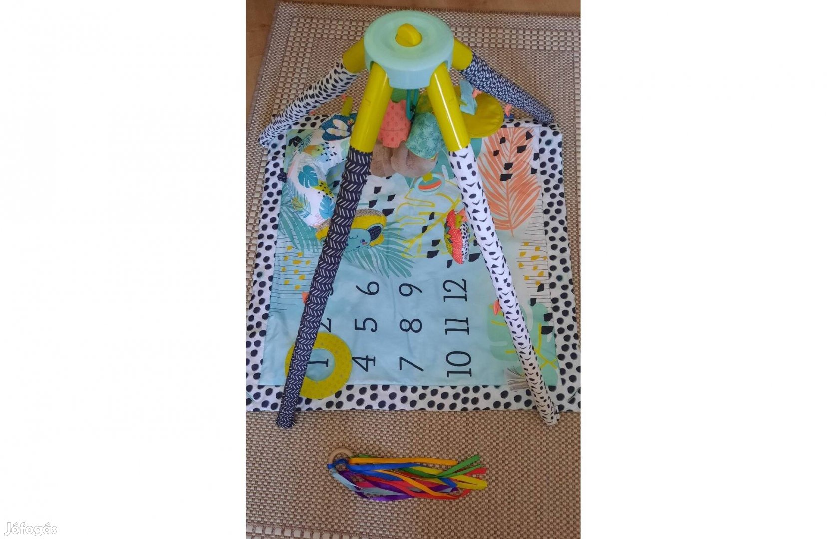 Infantino játszószőnyeg játékhíddal és párnával eladó