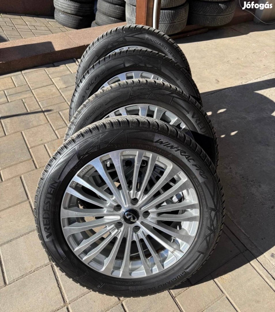 Infiniti q30 téli gumi szett