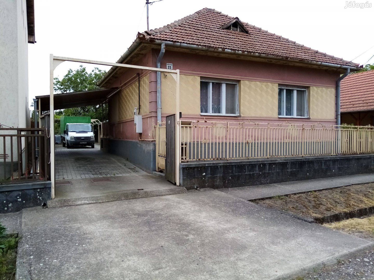 Ingatlan családi ház