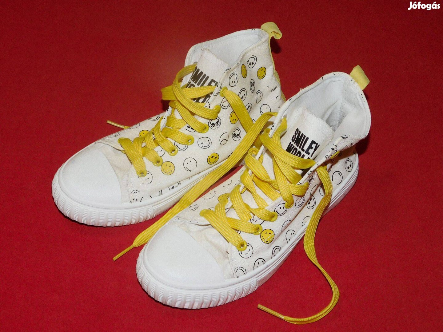 Ingyen Posta, Smiley World magas szárú tornacipő,