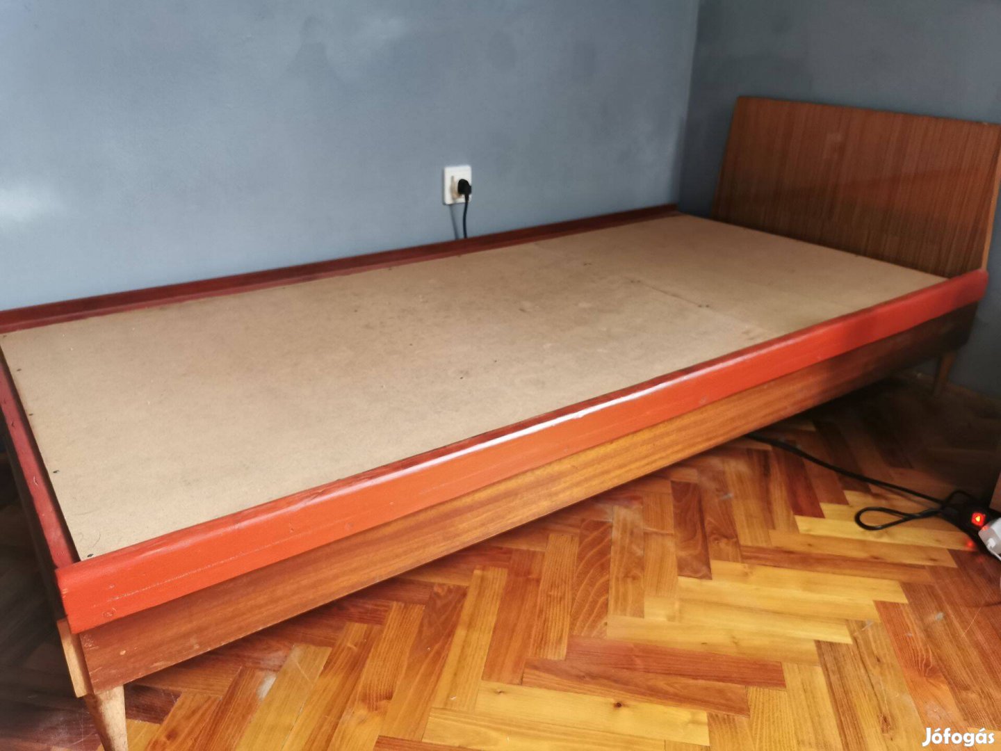 Ingyen elvihető ágy matrac nélkül. 90x200 cm. Eger