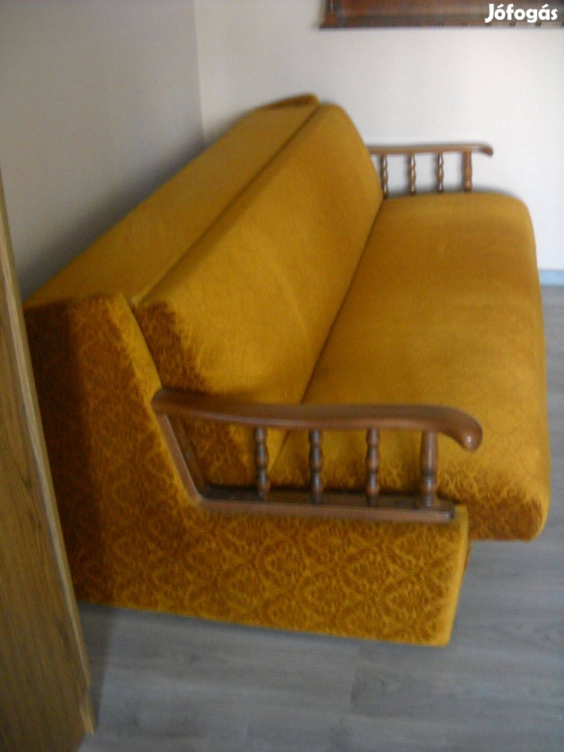 Ingyen elvihető barna kinyitható kanapé