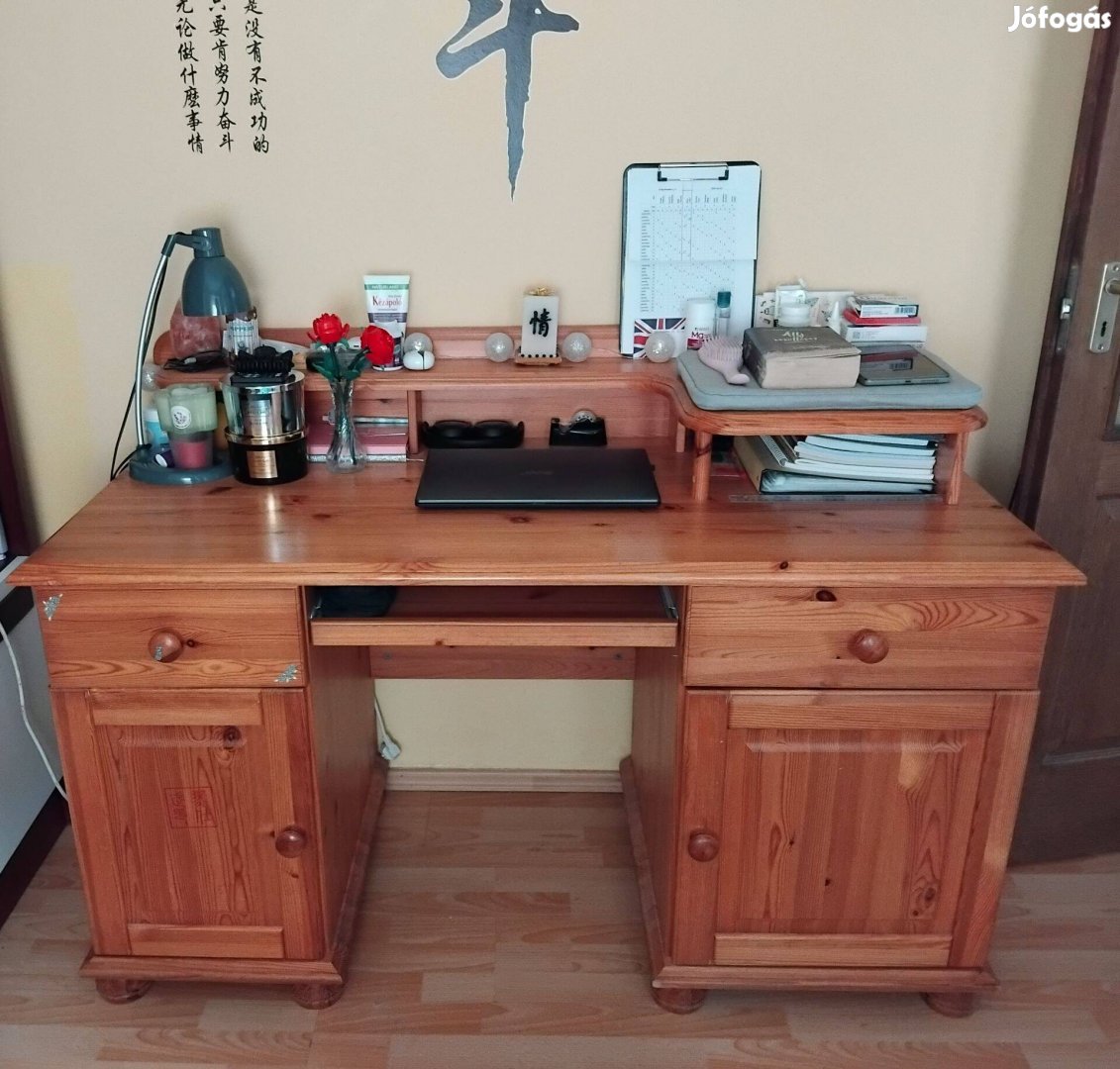 Ingyen elvihető bútorok három szekrény, egy íróasztal