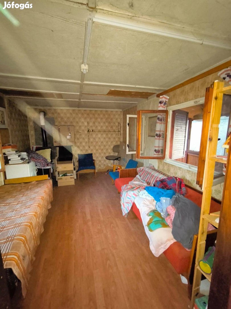 Ingyen elvihető bútorok budaörsi nyaralóból