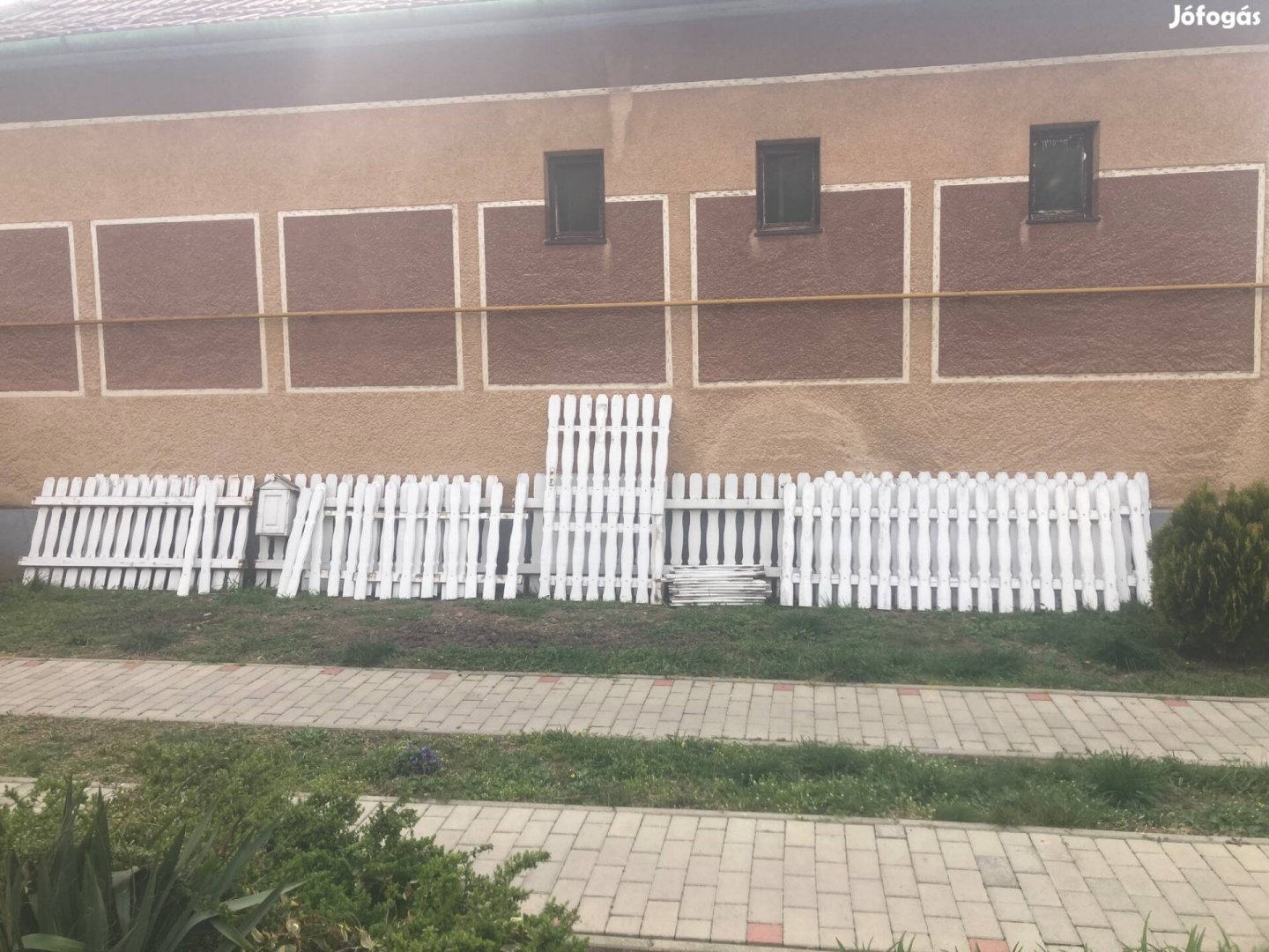 Ingyen elvihető kerítés elemek