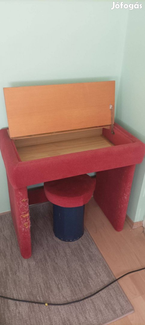 Ingyen elvihető kisbútorok Győrben