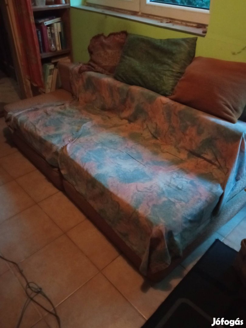 Ingyen elvihető kutya alá való 150 cm-es kanapé 