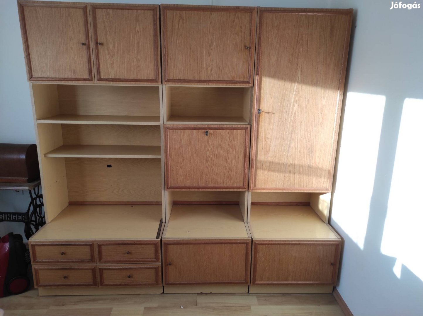 Ingyen elvihető szekrénysor