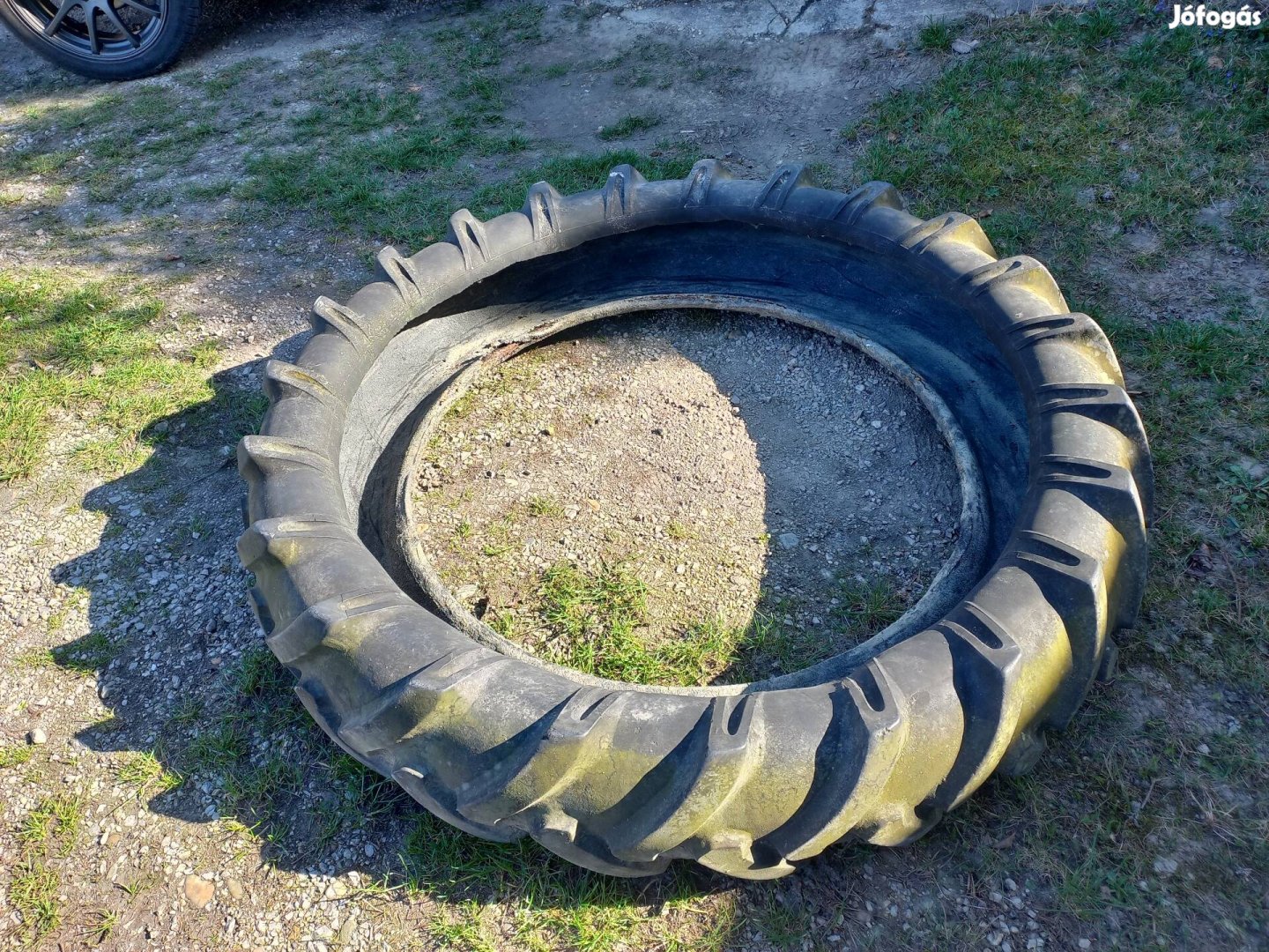 Ingyen elvihető traktorgumi homokozóhoz