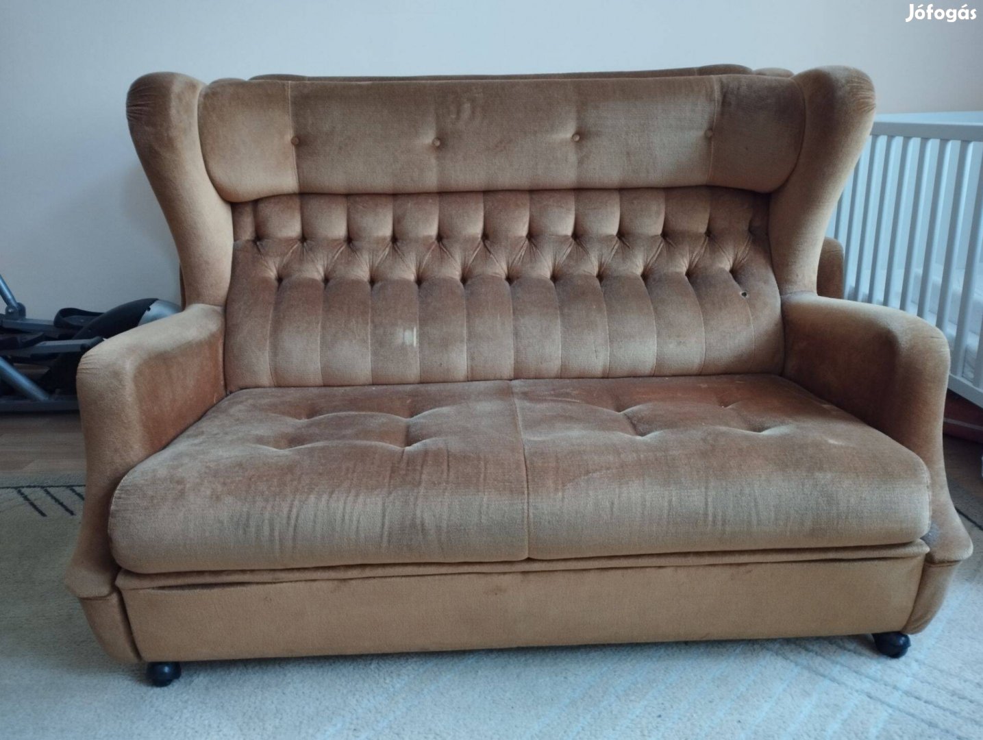 Ingyen kanapé, klasszikus, óarany színben