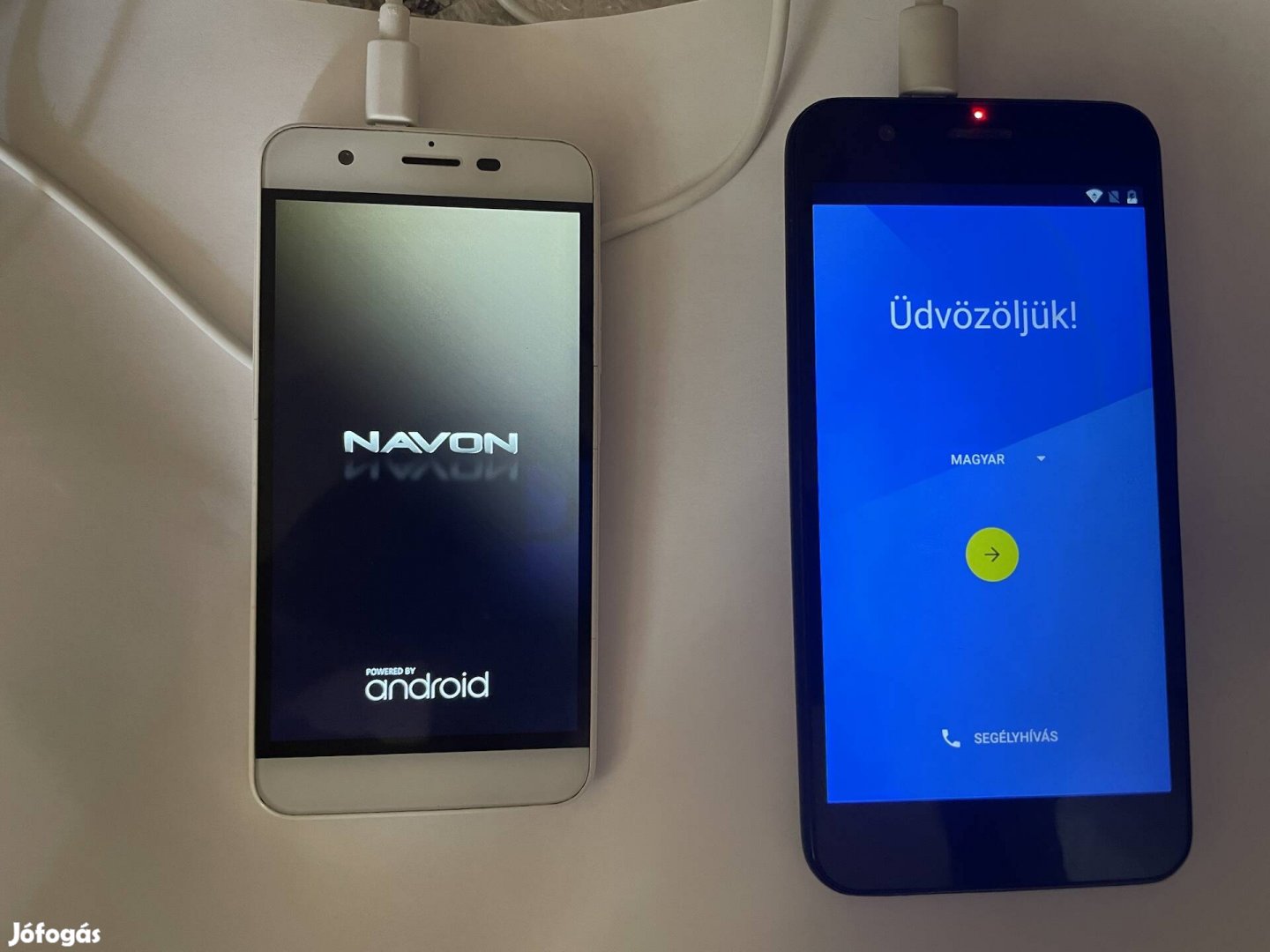 Ingyenes szállítással 2 db Navon Mizu D504 Google fiókos telefonok