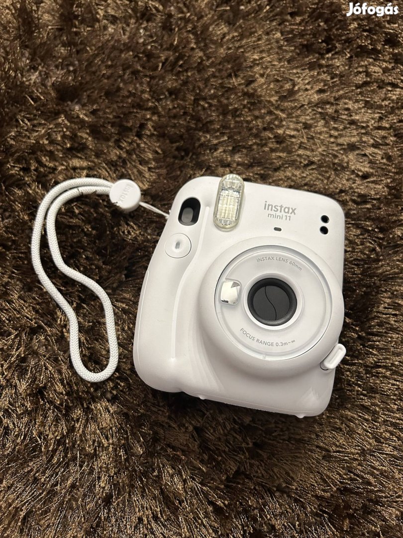 Instax mini 11 (ice white színben)