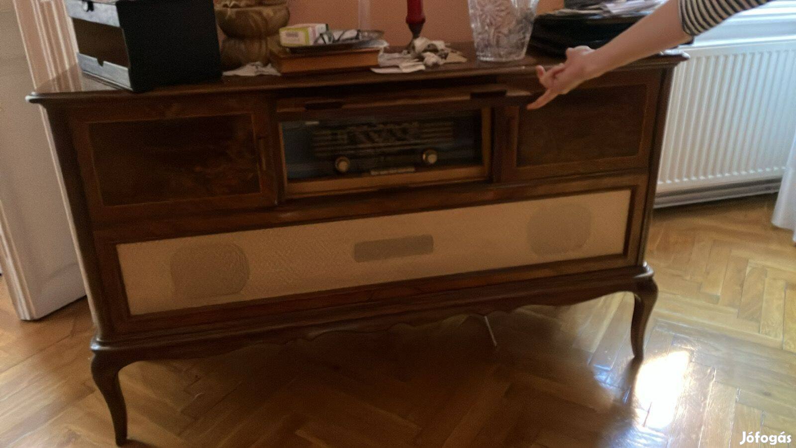 Intarziás zeneszekrény eladó