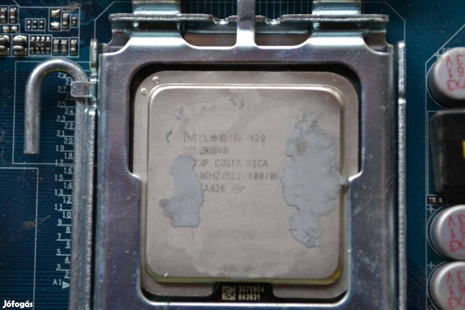 Intel Celeron Processor, ddr 512, kisfloppy, dvd rom, tápegység, hűtő