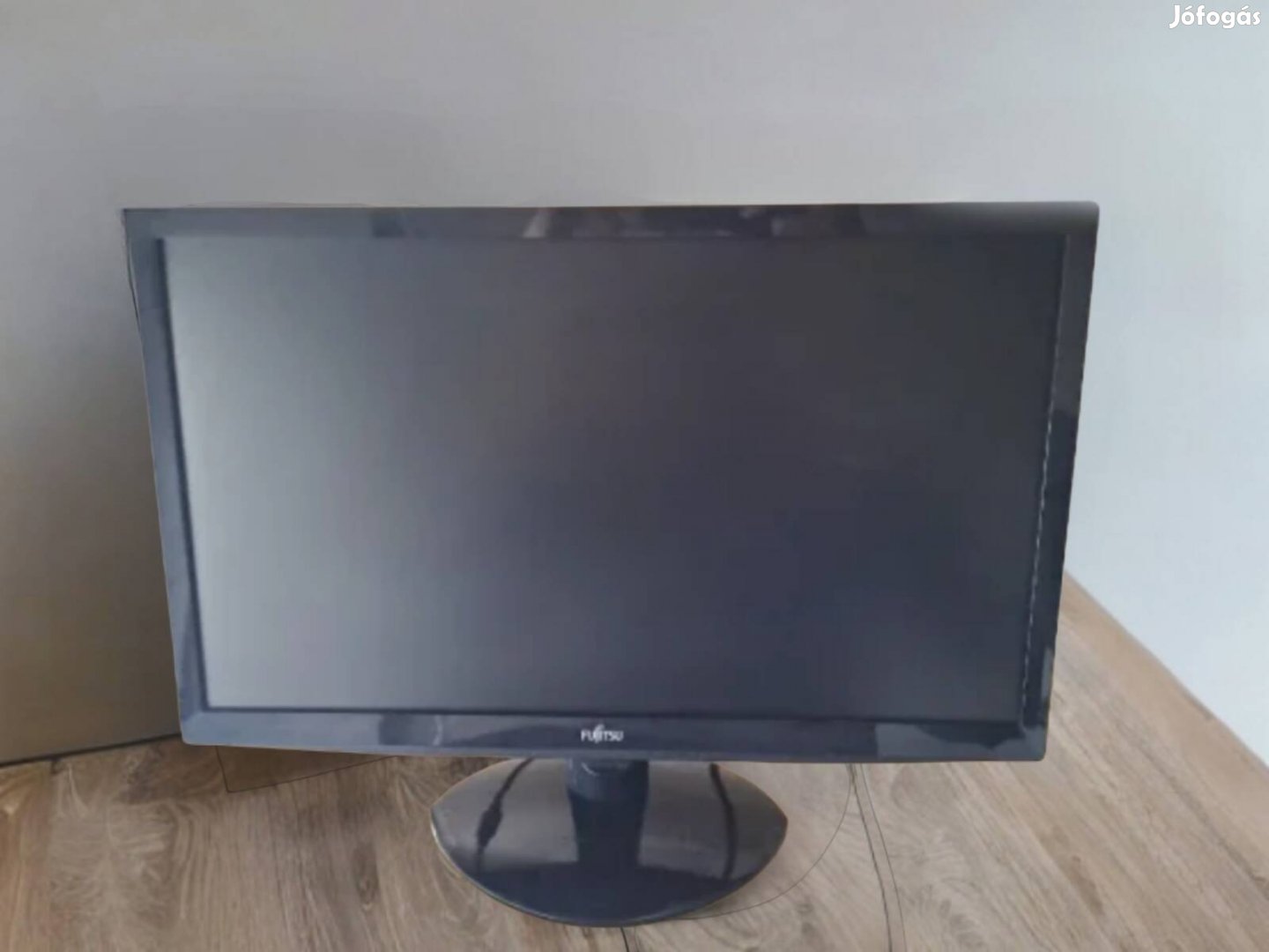 Intel I5 számítógép monitorral