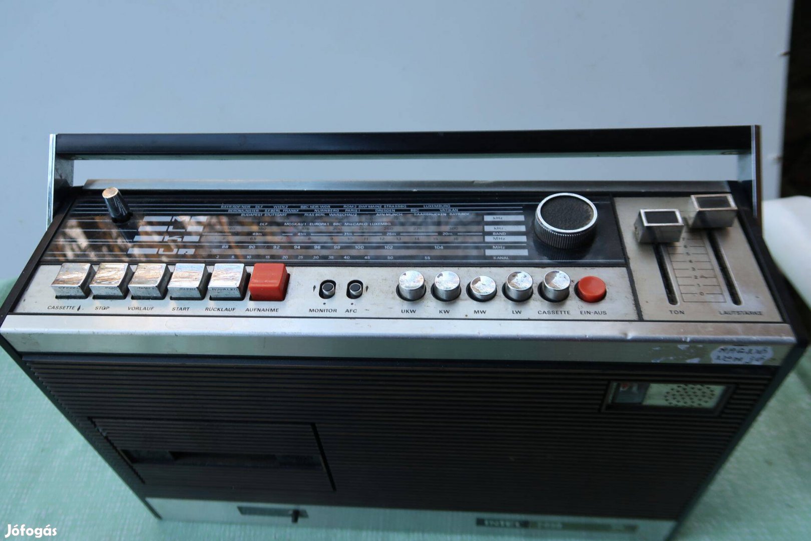 Intel magnós rádió,magnója nem jó rádió szép és telep plusz