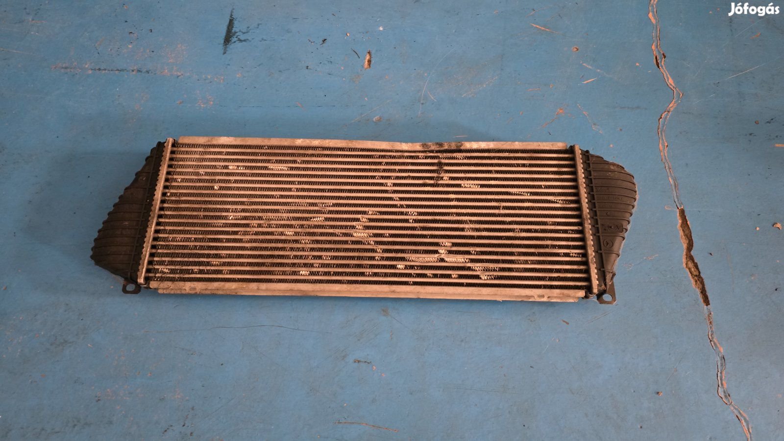 Intercooler kis sérüléssel A9015010701 eladó