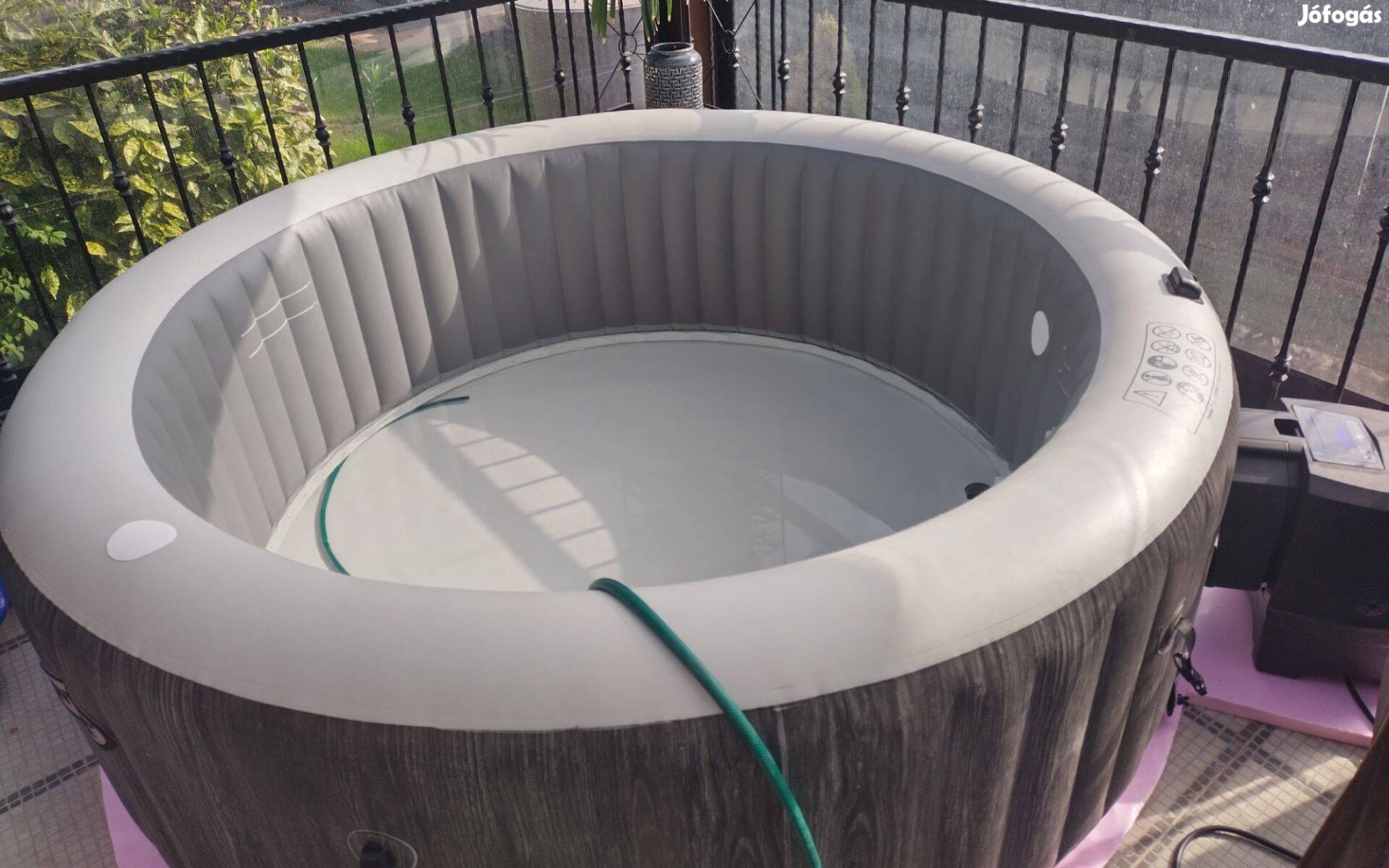Intex Purespa 6 személyes felfújható jacuzzi (jakuzzi) alátéttel