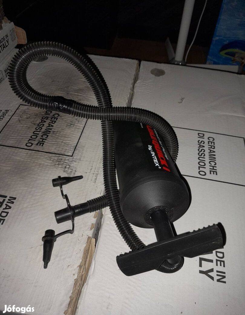 Intex műanyag kézi pumpa
