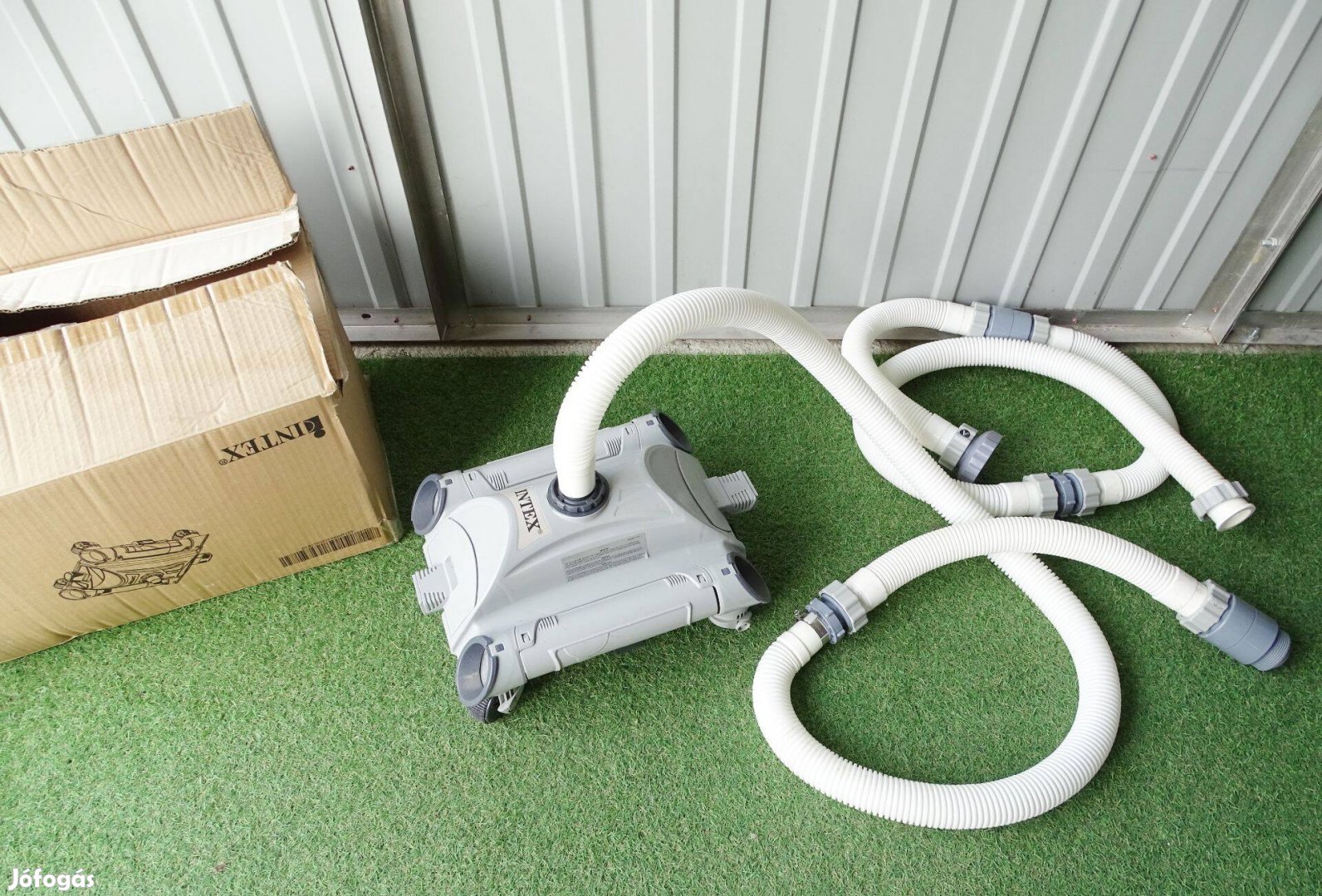 Intex önjáró medence porszívó tisztító takarító csővel
