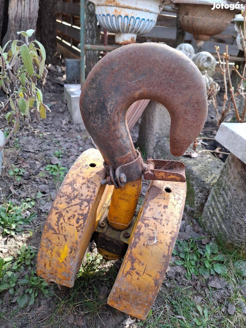 Ipari csiga kampóval