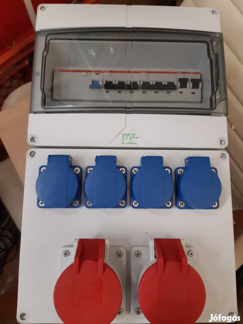 Ipari elosztószekrény ABB FI-relével, 2x400V + 4x230V aljzat