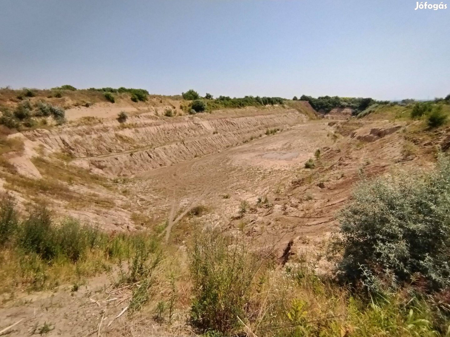 Ipari hulladék tárolására alkalmas agyaggödör, Gomba határánál eladó!