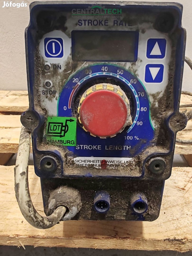 Ipari vegyszeradagoló, membránszivattyú 9 l/h, 180 löket/perc.