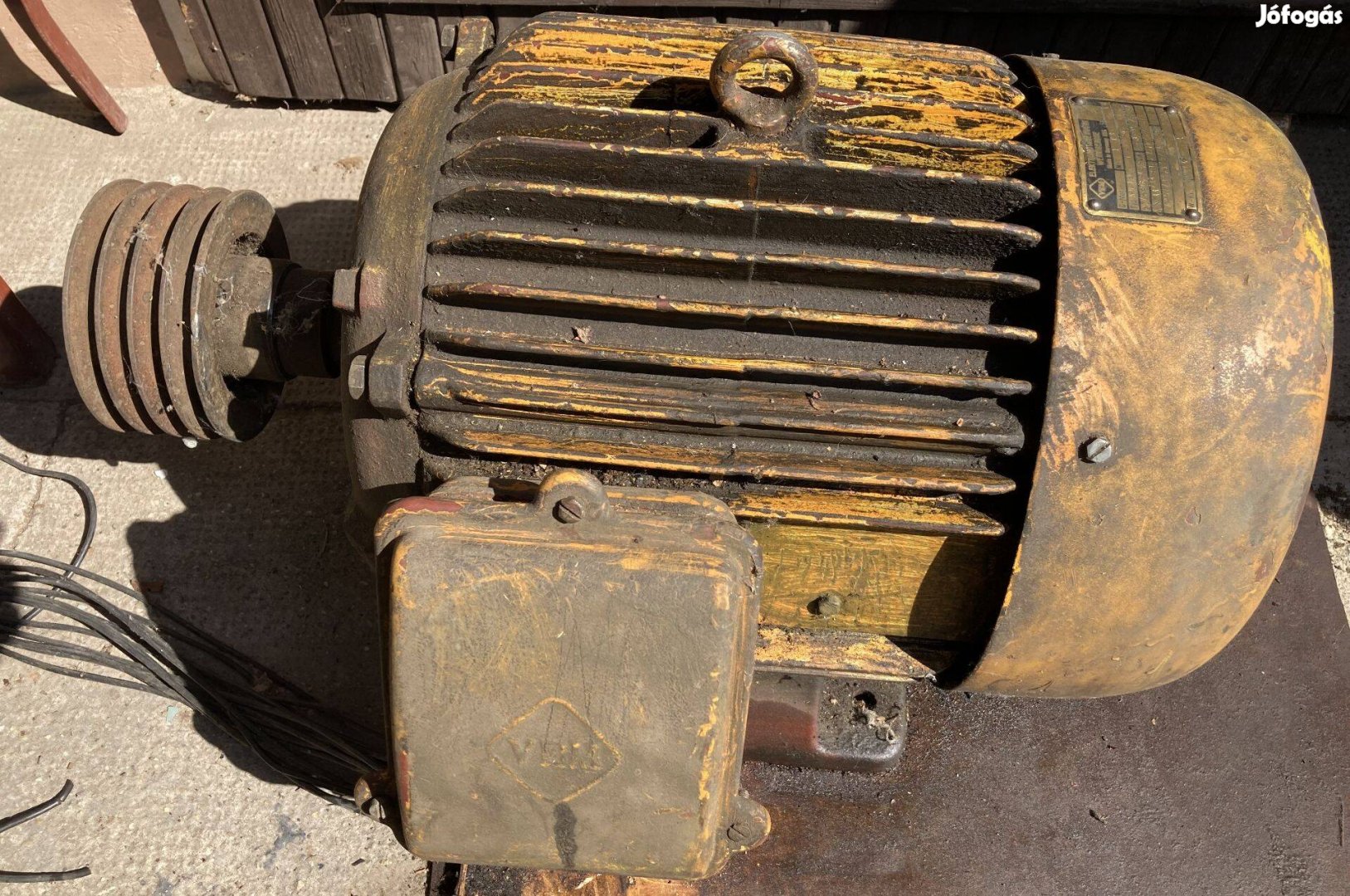 Ipari villanymotor 4,2 kW (3 fázisú) német ékszíjtárcsás villanymotor