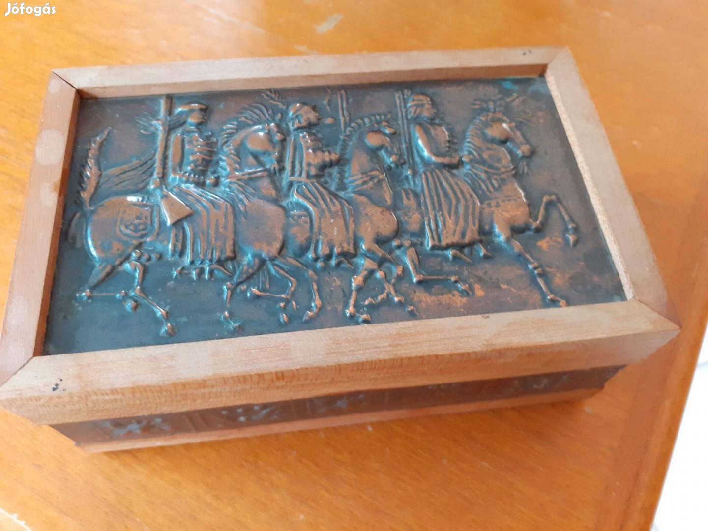 Iparművész réz domborműves fa ládika kártyatartó 10x20cm