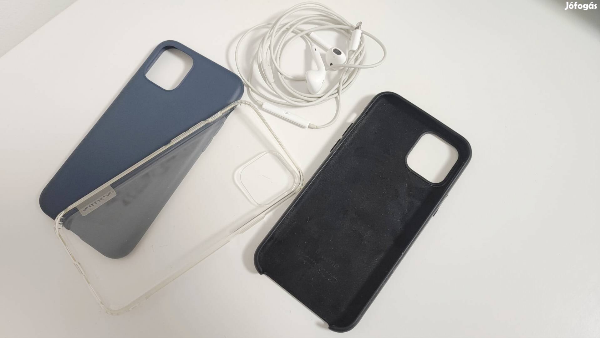 Iphone 11 Pro-hoz 3 db védőtok + gyári lighting Apple fülhallgató 