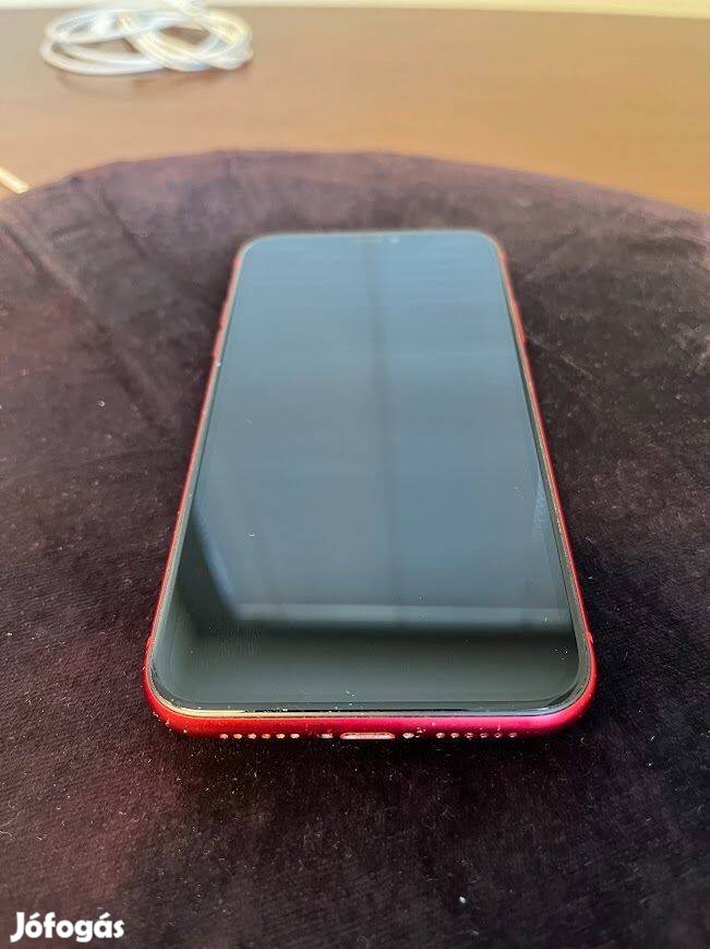 Iphone 11 piros használt