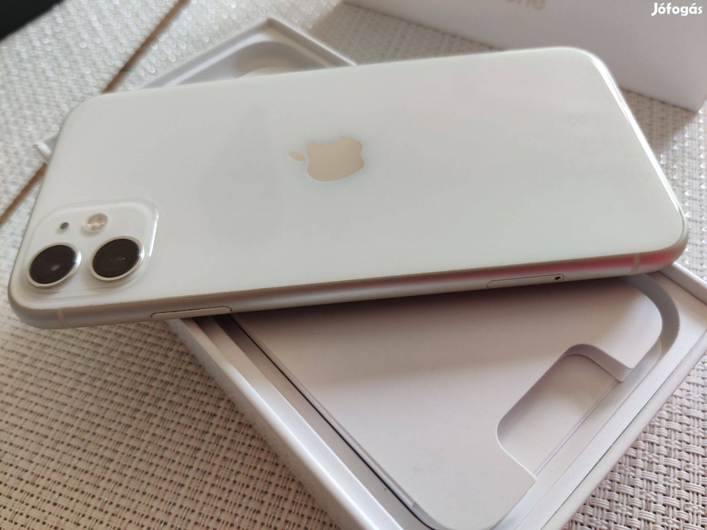 Iphone 11 withe - gyönyörű karcmentes állapot - Csere is lehet