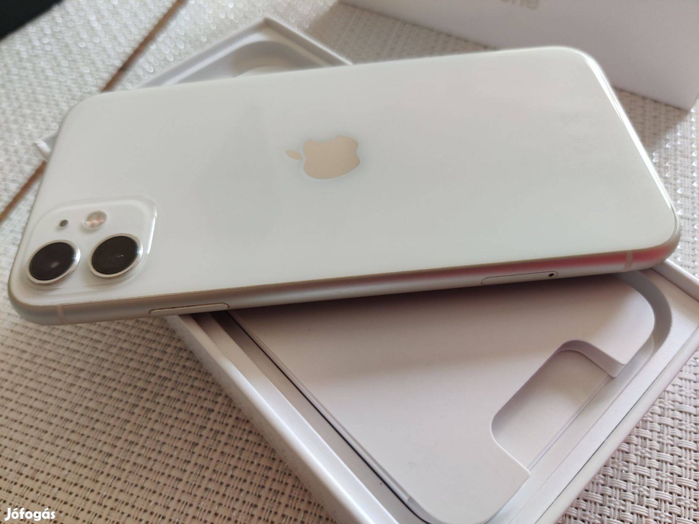 Iphone 11 withe - gyönyörű karcmentes állapot - Csere is lehet