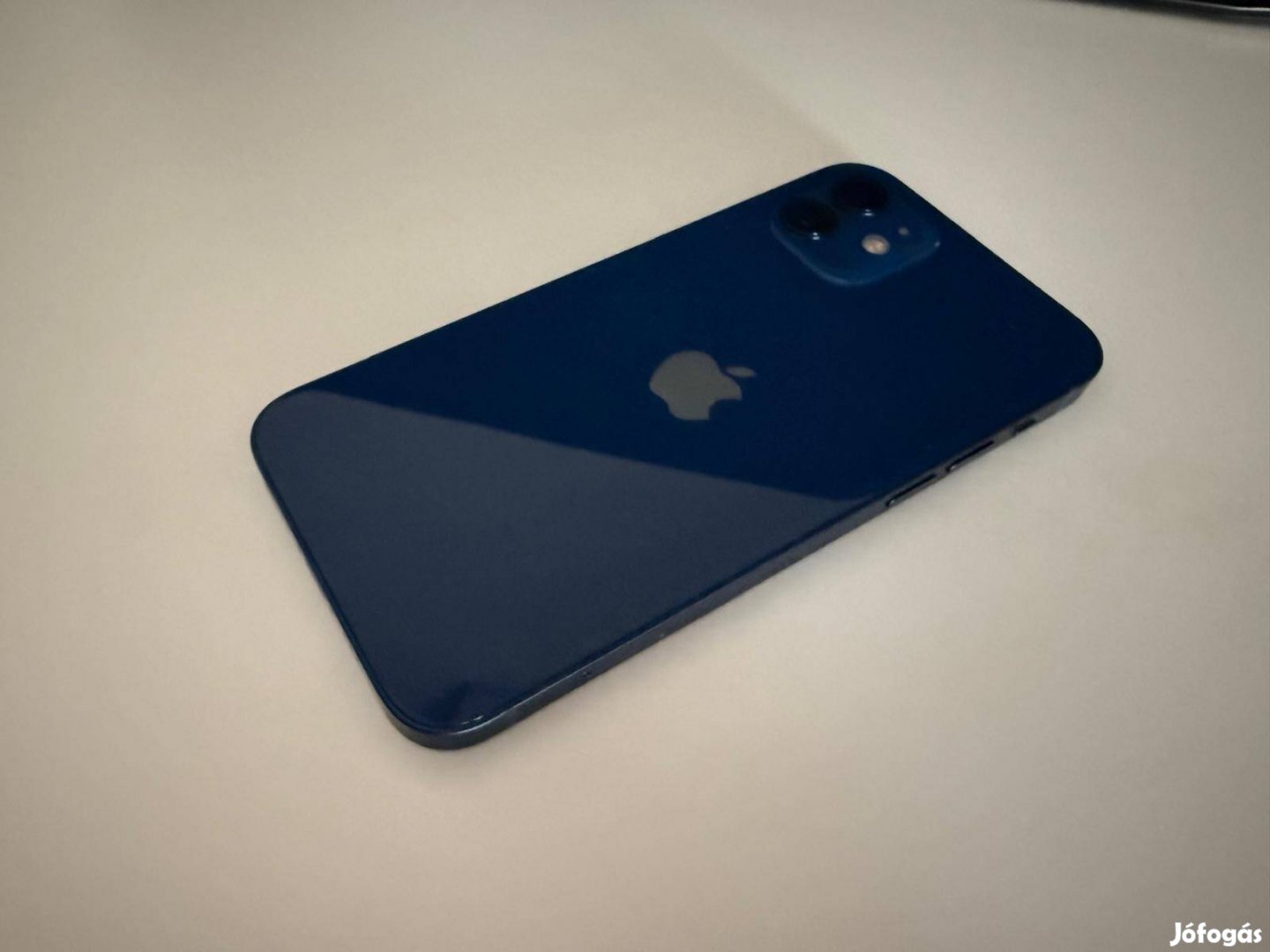 Iphone 12 eladó