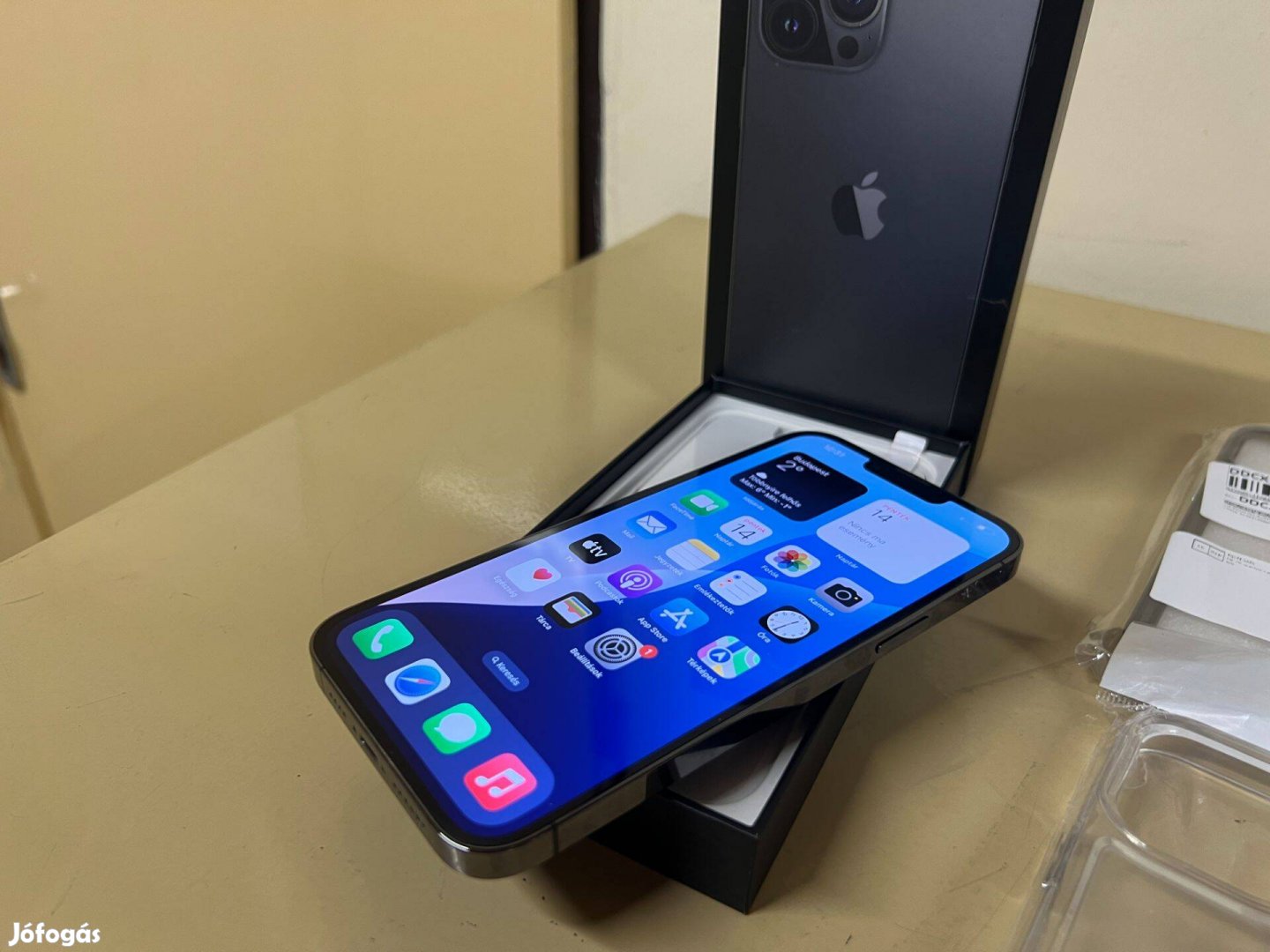 Iphone 13 Pro Max, 128GB, fekete,független,hibátlan,dobozában,tokokkal
