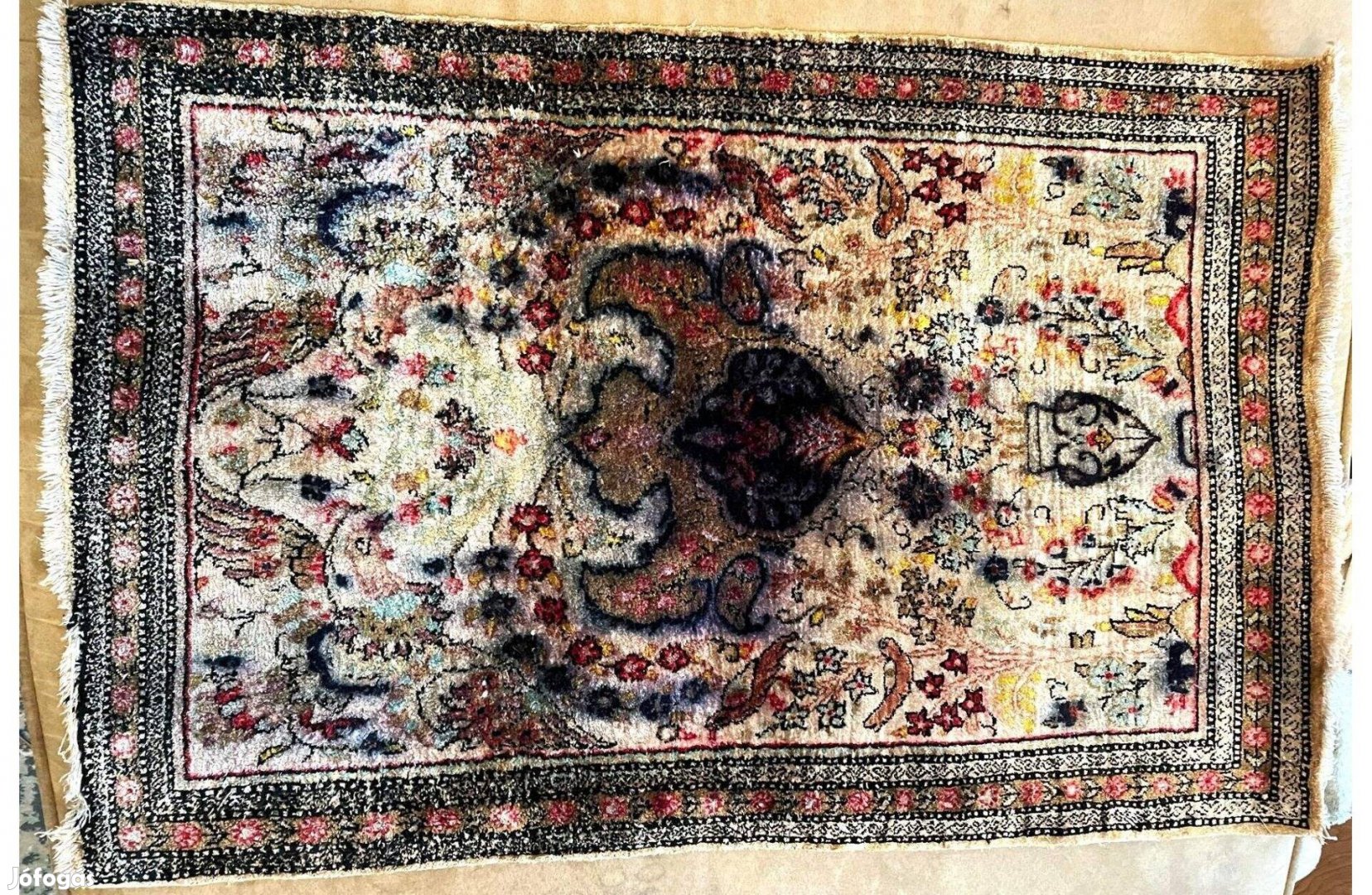 Iráni Kum selyem szőnyeg perzsa